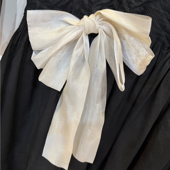 Chic Black Dress with Cream Bows - Picture 2 of 5